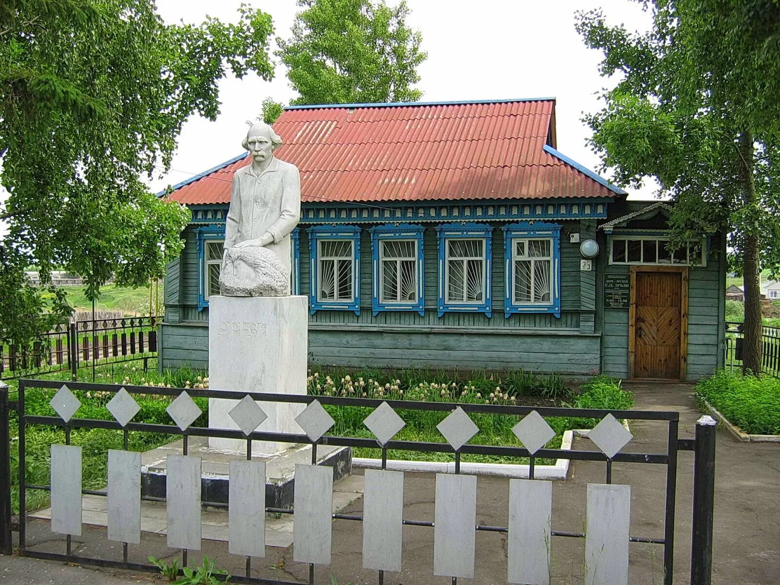 Мордовия ардатов дома. Дом музей эрьзи баево. дом-музей степана эрьзи в селе баево. дом музей эрьзи ардатов. село баево мордовия.