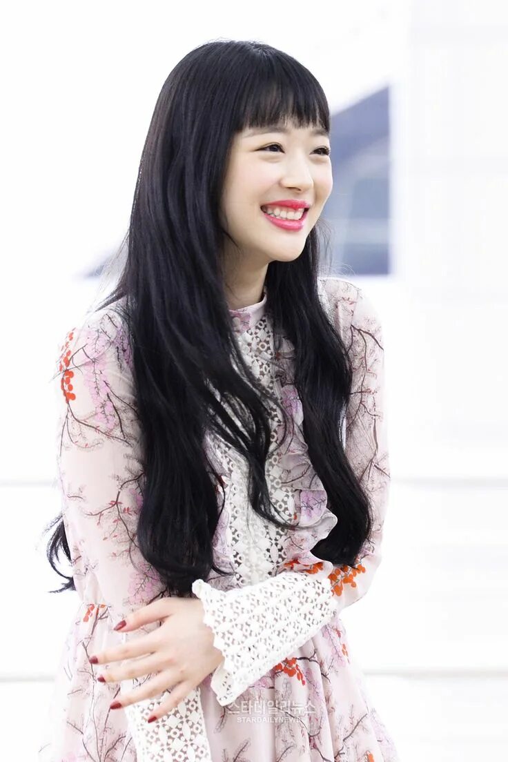 День рождения солли. Choi Sulli. FX Sulli. Солли айдол. Солли кпоп.