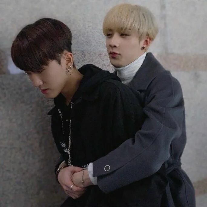 Чанбин пассив фф. Чанбин и банчан. stray kids boyfriend material changbin. stray kids чанбин и феликс поцелуй. банчан и чонин шипперские моменты.