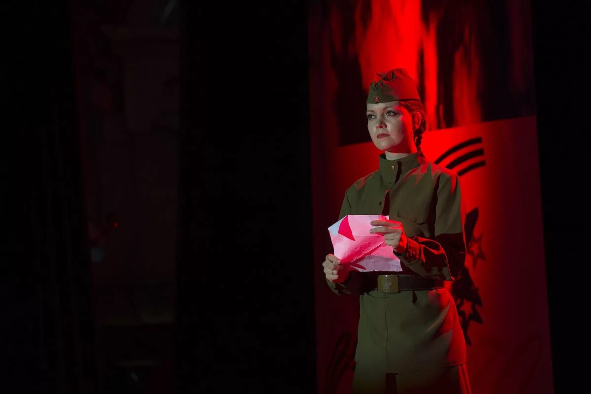 Театрализованные постановки на 9 мая. Спектакль о войне. Название спектаклей. Военная постановка. Театральный спектакль о войне.