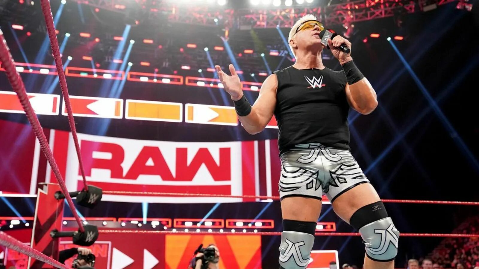 Wwe возвращение. Wwe jeff jarrett. jeff jarrett рестлер. джефф джарретт 2000. джефф джарретт с гитарой.