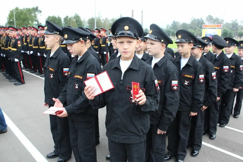 После какого класса поступают в военное училище. Уссурийское Суворовское военное училище. Новое Ульяновское Суворовское училище. Территория Суворовского училища Ульяновск. Уссурийское Суворовское военное училище воспитанники.