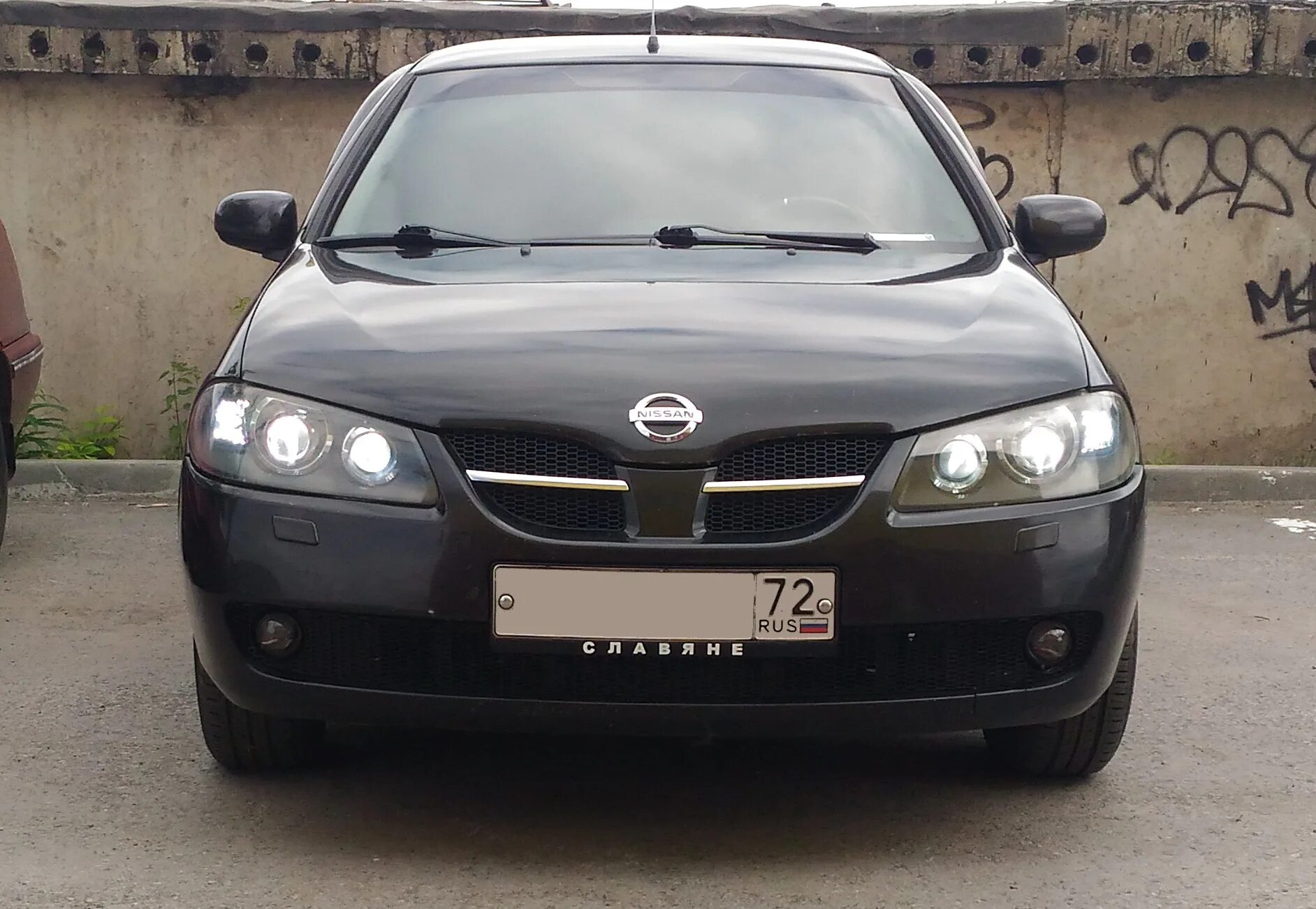 Альмера n16 дорестайл. Ниссан Альмера Классик n16. Nissan Almera n16 реснички. Nissan Almera n16 дорестайлинг.