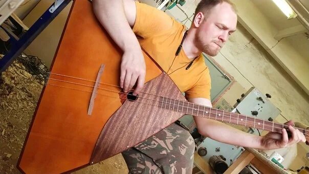 Треугольная балалайка. Балалайка струнный щипковый инструмент. Балалайка любви. Народный инструмент балалайка. Балалайка любви.