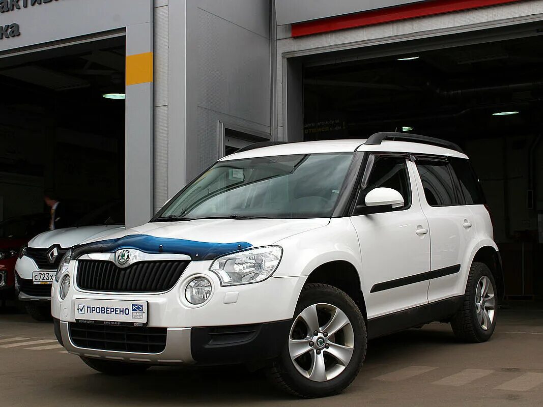 Шкода йети 2012 год. Шкода етти 2012. Skoda Yeti 2012 белый. Шкода Йети 1.8. Шкода Йети 1.8 белый.