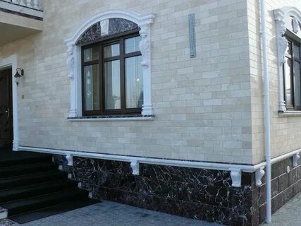 Фасад дома мрамором