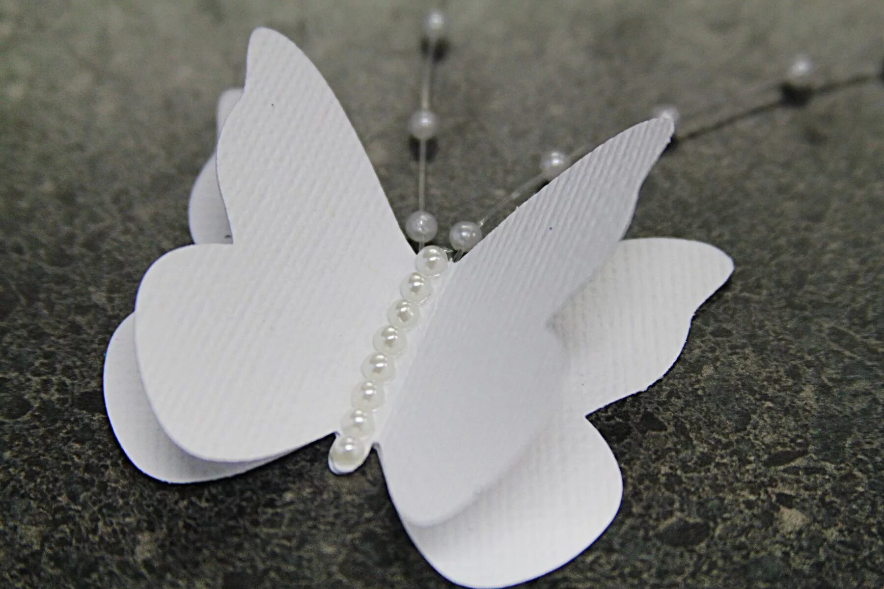 Сделать своими руками из белой бумаги. Объемные бабочки. Объемные бабочки из бумаги. Белые бабочки из бумаги. Объёмные бабочки из бумаги своими руками.