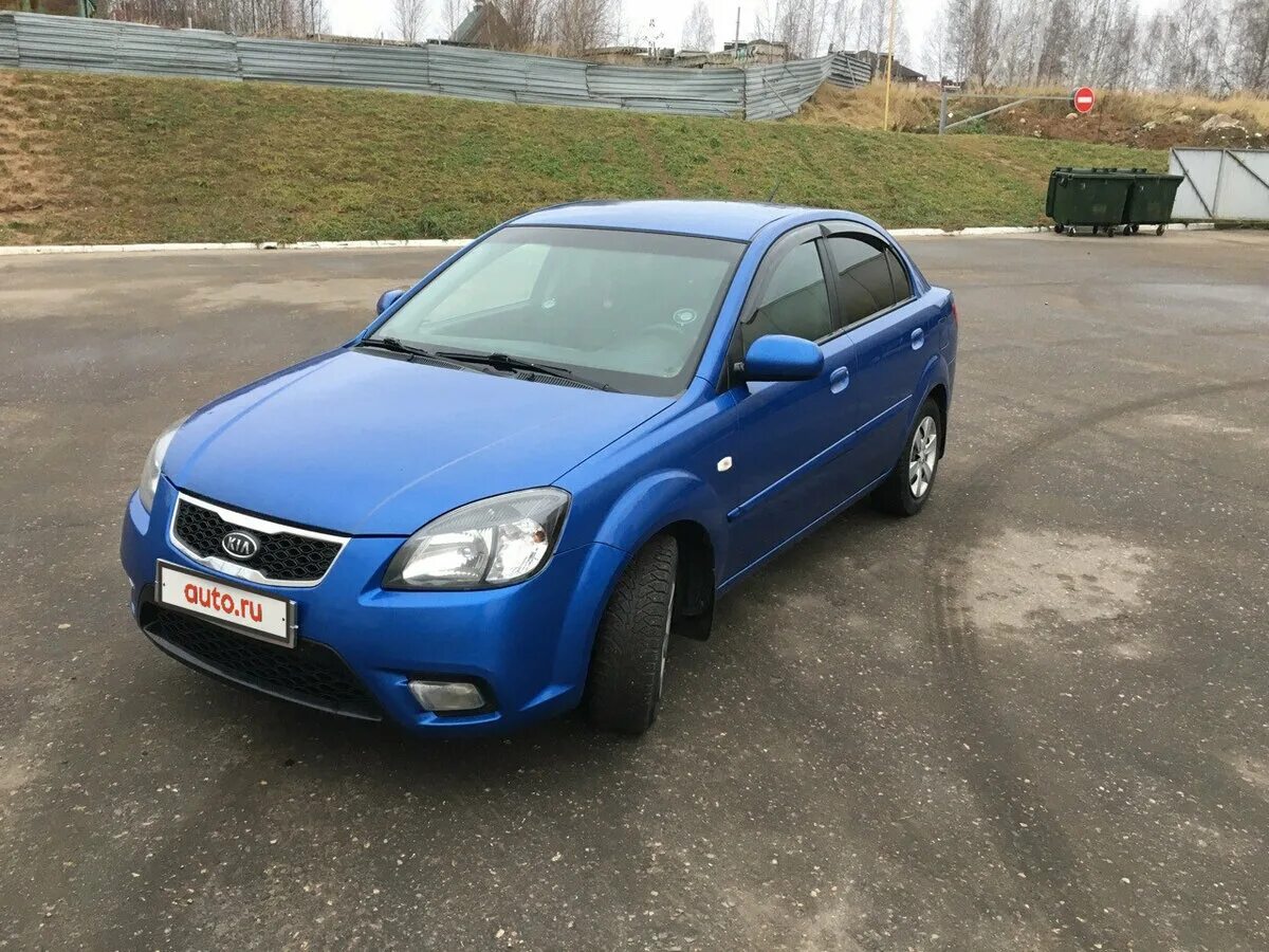Купить б/у Kia Rio II Рестайлинг 1.4 MT (97 л.с.) бензин механика в Москве: белы