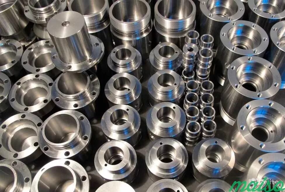 Токарная обработка металла. Фрезерная обработка в машиностроении детали. Металлические детали. Токарка по металлу. Токарные работы.