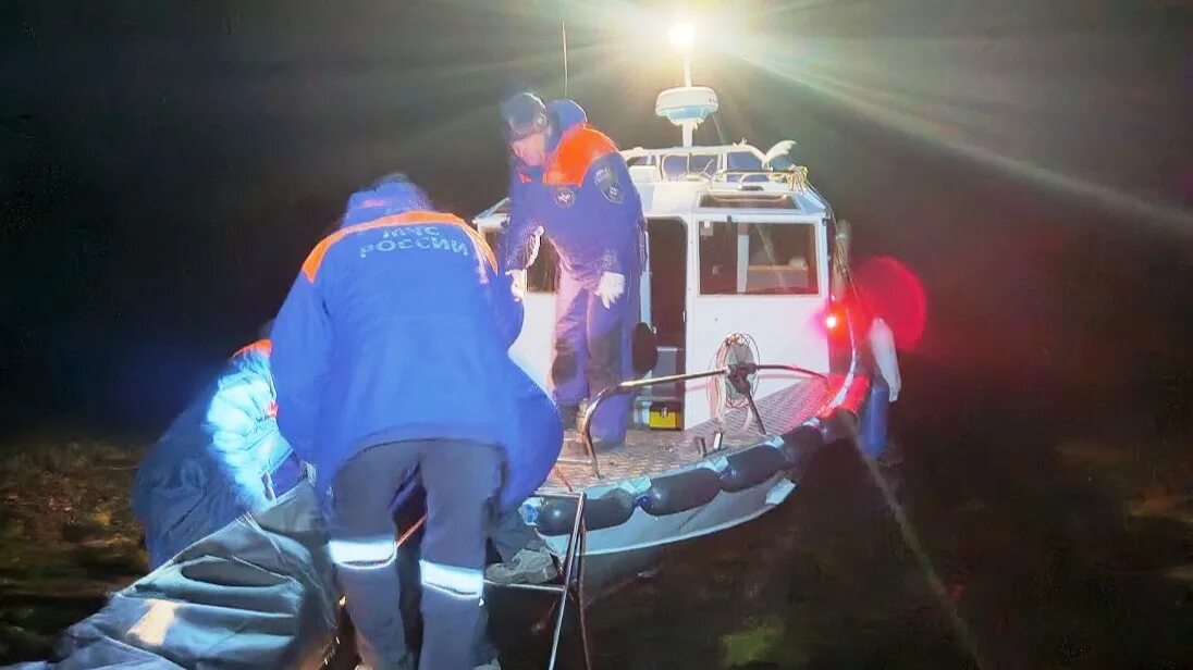 Водолаз спасатель. Спасатель водолаз МЧС. Спасения МЧС водолаз. Рассказов утонул