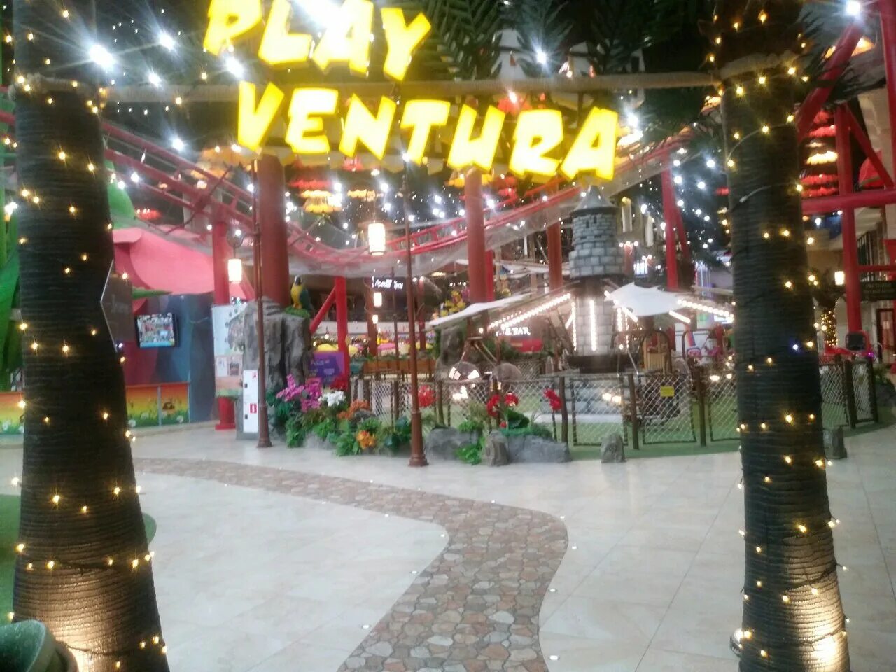 Куда можно сходить в курске развлечься. Курск тц централ парк. Курск европа централ парк. Централ парк курск плей вентура. Central park курск аттракционы.