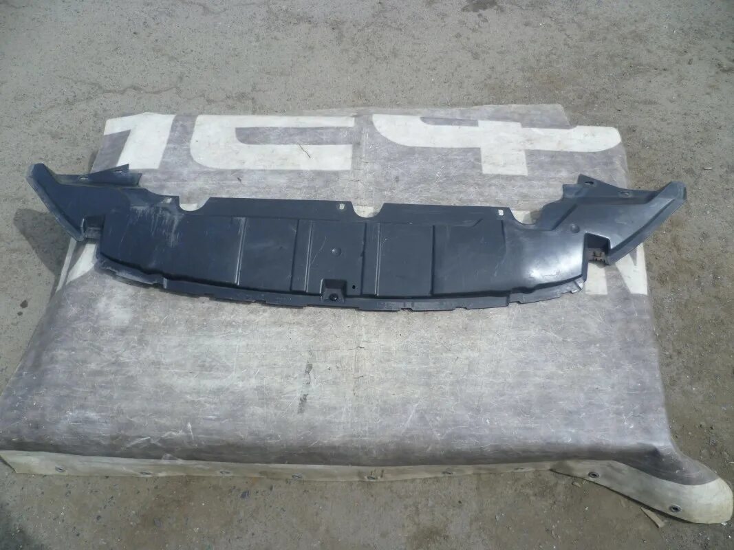 Дефлектор радиатора сандеро 2. 1521604 дефлектор радиатора нижний форд фокус 2. Дефлектор переднего бампера меган 3. 1503598 дефлектор радиатора нижний форд куга. Дефлектор бампера polcar 3252347.