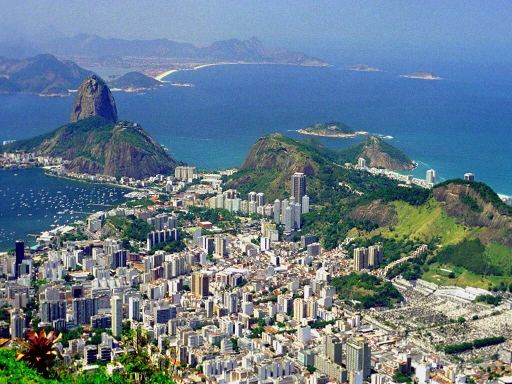 Country brazil. Рио-де-Жанейро город. Рио-де-Жанейро Skyline. Рио де Жанейро старый город. Гуанабара (бухта).