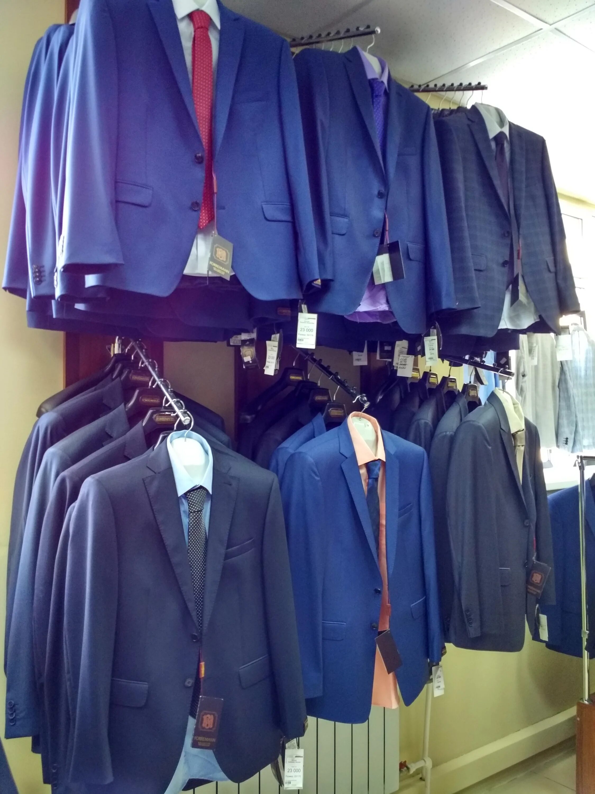 Бутик мужской одежды. Подольск мужская одежда. Бутики с брендовой одеждой в торговом центре джорджо армани. Подольск мужская одежда. Магазин стильной мужской одежды.