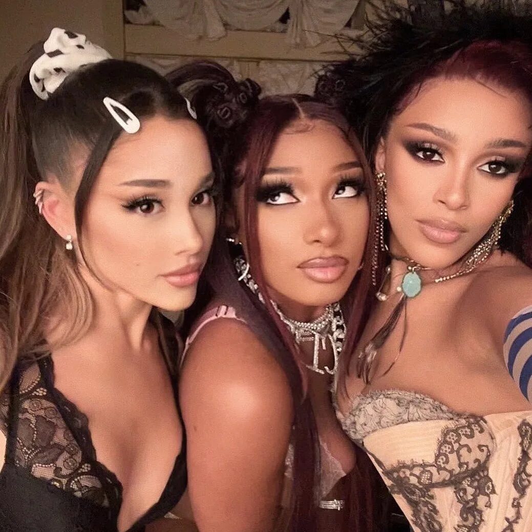 34+35 Ariana grande Doja Cat Megan Thee Stallion. Doja Cat Ariana grande. Ariana grande Doja Cat Megan Thee. Красотка трио