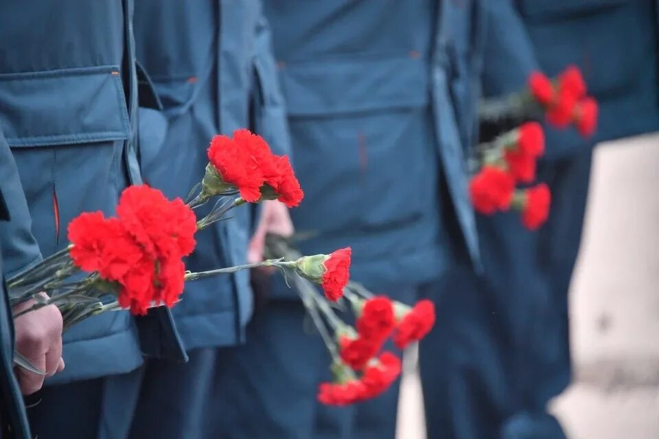 В спецоперации погибли алтайский край. Могилы погибшим при теракте 2004 год волгоград. Алтайский край дети омон. Льготы семье погибшего пожарника. Семьи погибшие в донецкой области в 2014 году.