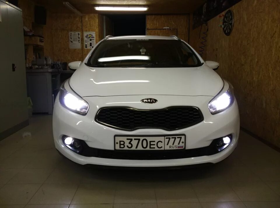 Киа сид универсал фары. Диодные ПТФ на Kia Ceed JD 2016. ПТФ Kia Ceed. Кия СИД 2013 антихром. Кия СИД 2 противотуманки led.