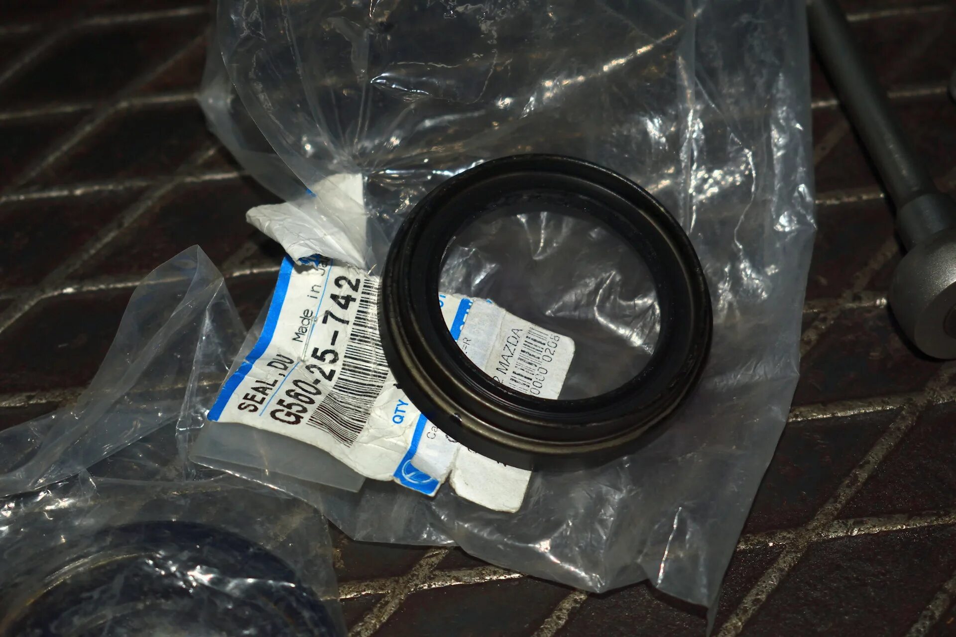 Сальник коленвала asam 30419. Мазда 626 1990 gd сальник 46/32/7. Сальник распредвалов мазда 626ge. Сальник мкпп мазда 626 ge. 8.