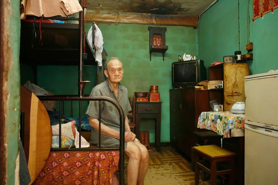 человек проживающий в данной квартире. квартира коммуналка. человек проживающий в данной квартире. фотосессия в новой квартире. маленькие квартиры в китае.