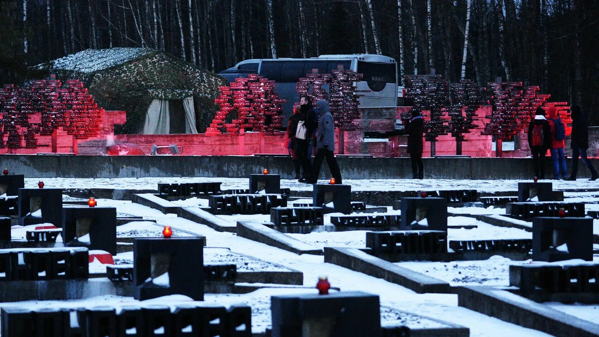 Хатынь в белоруссии. Хатынь мемориальный комплекс. беларусь хатынь мемориал. деревня хатынь в белоруссии. деревня хатынь мемориальный комплекс.
