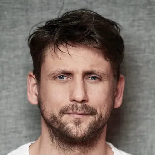 Фильм пилот гарри. Семья сериал 2019 кадры. Владимир мишуков актер. Стив виндольф фото. Стив виндольф.