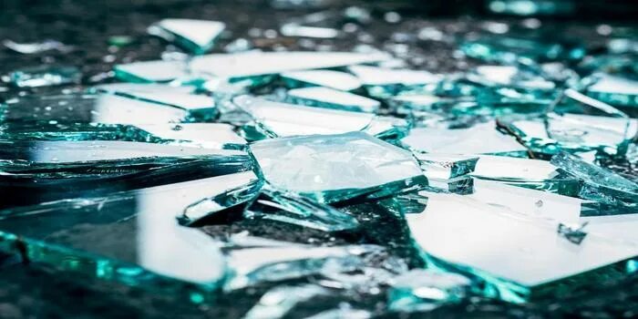 Разбитое стекло. К чему снится битое стекло. К чему снится битое стекло. Битые стекла. Осколки стекла.