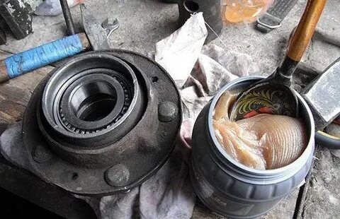 Смазка подшипников передней ступицы