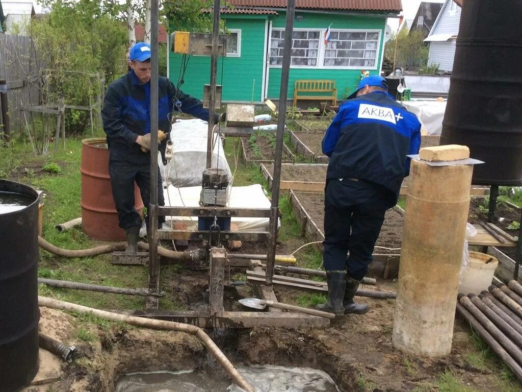 Скважина на воду калуга. Бурение скважины на даче. Обл. Бурение скважин фото. Бурение скважин на воду.