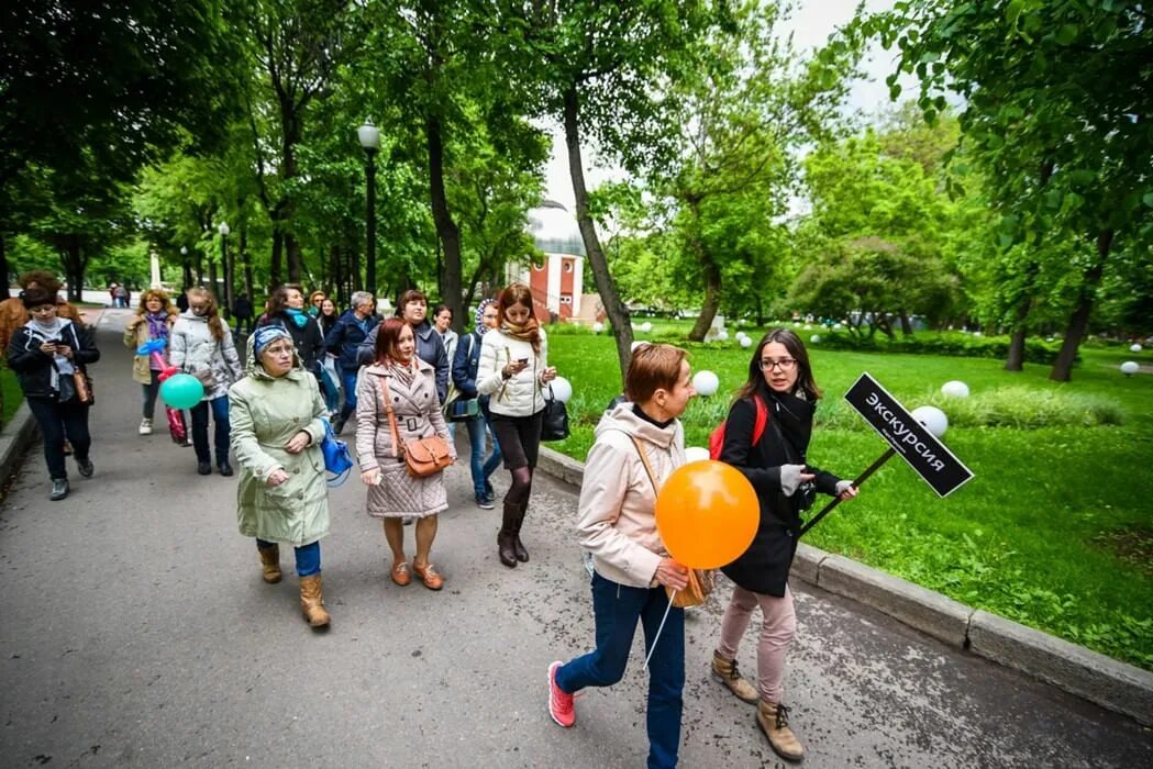 Экскурсия прошла организовано. Парк Горького экскурсии. Парк Горького Москва экскурсии. Экскурсия по парку Горького в Москве. Экскурсии для школьников.