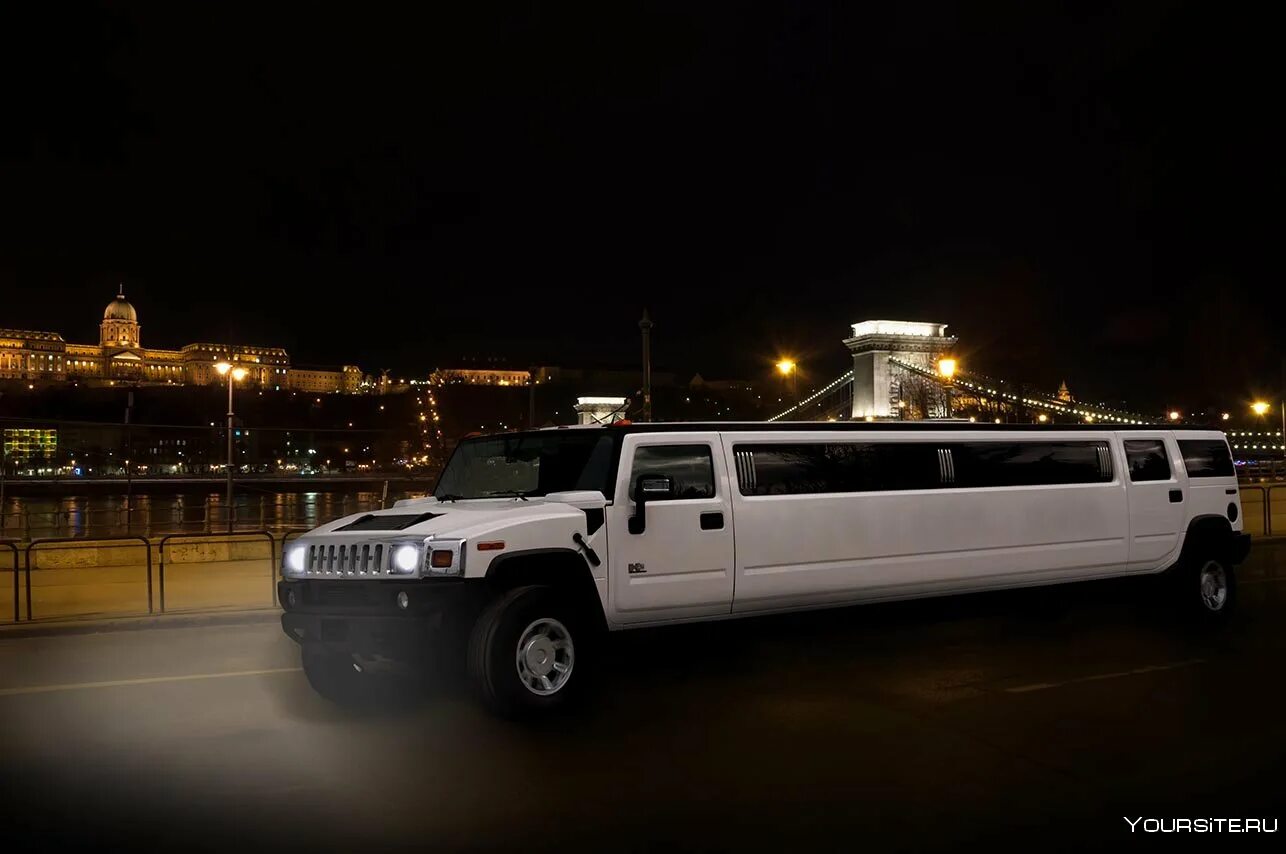 Включи 24 часа лимузин. Хаммер 2025 лимузин. hummer h2 белый богатый. лимузин ночью. камаз лимузин.