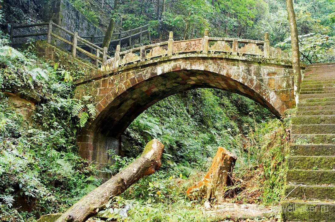 Мост Юйдайцяо нефритового пояса. Чертов мост Абхазия. Древний мост чжуойин, Китай. Сунцзян каменный мост. Старинный каменный мост