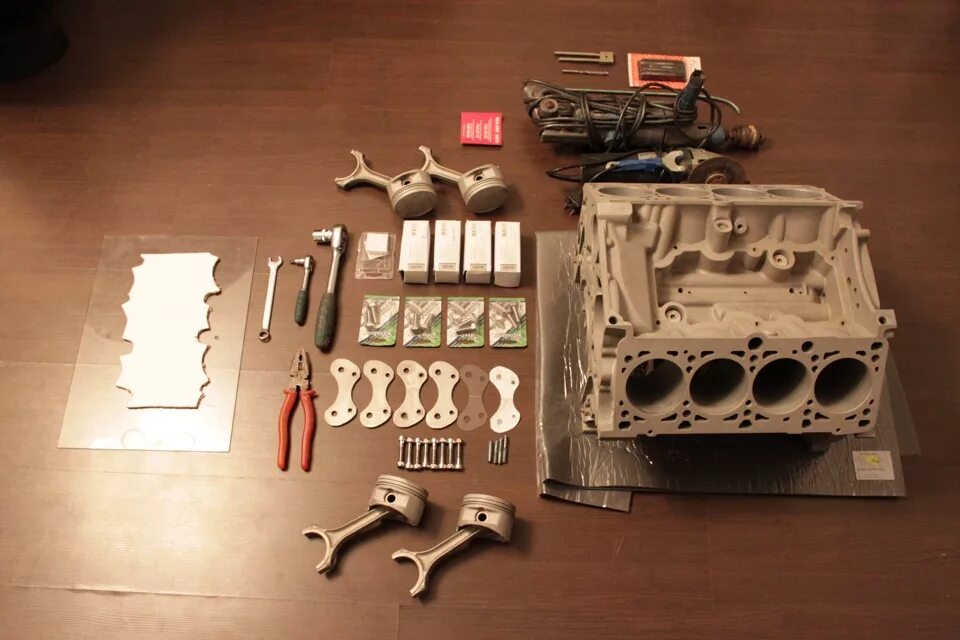 Двигатель из бумаги. Развёртка двигателя для склеивания. Двигатель из бумаги. Развертка двигателя. Двигатель развертка.