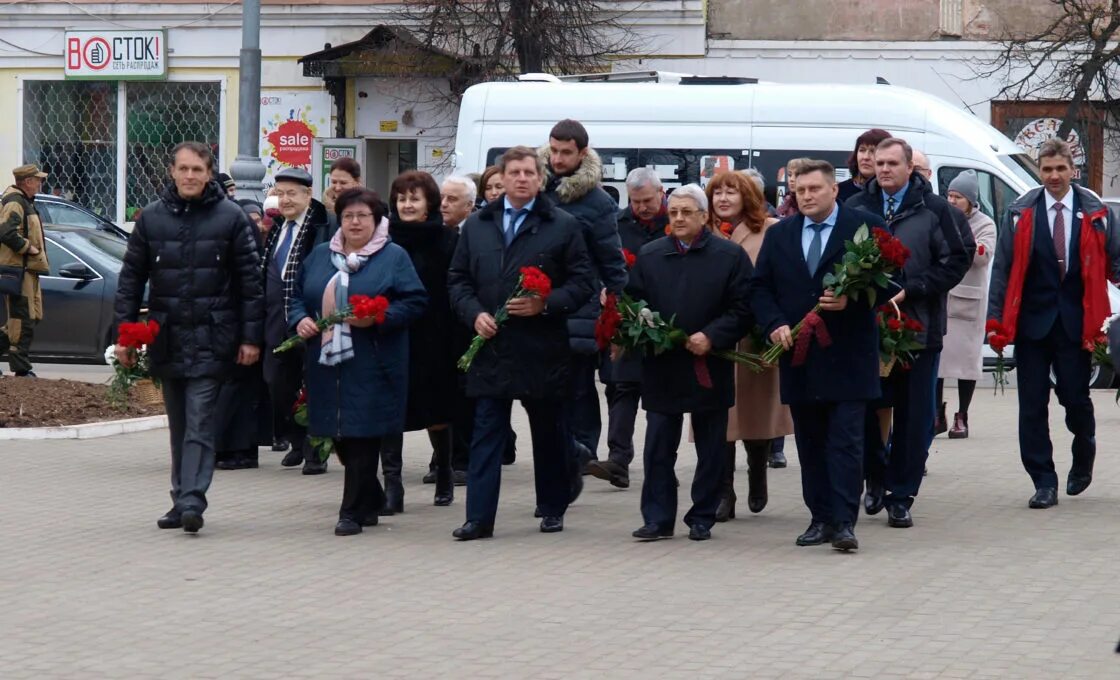 Кимрский городской суд сайт. Мемориал Туполева в Кимрском районе. Открытие памятника Туполеву. Мемориал Туполеву в Тверской области. Открытие памятника Туполев.