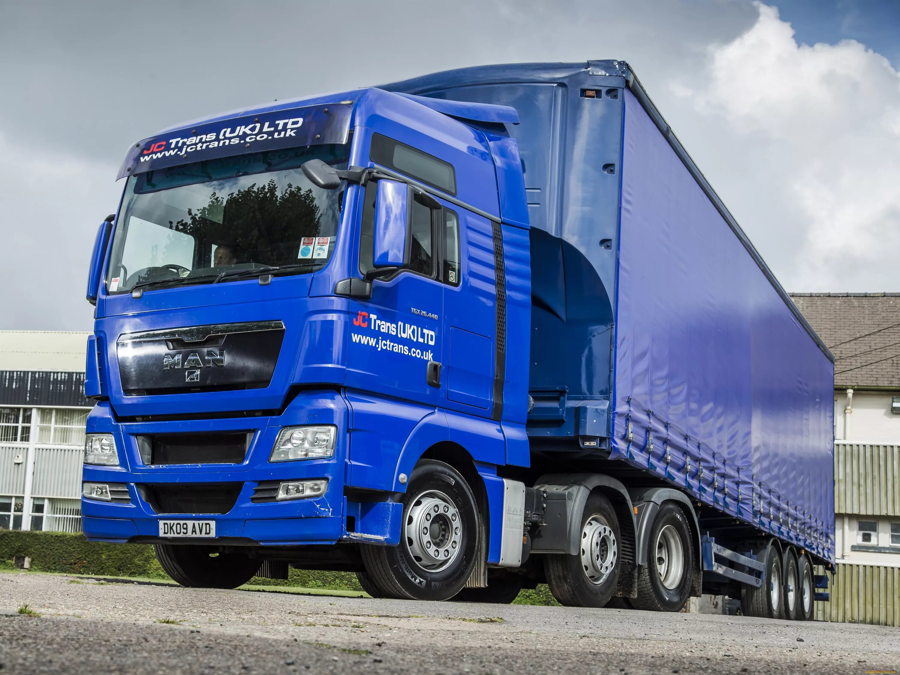 Мерседес бенц актрос мп 2 1846. Peterbilt 386. Еврофура рефрижератор 20 тонн. Mercedes-benz actros 2002. Грузовой автомобиль синий.