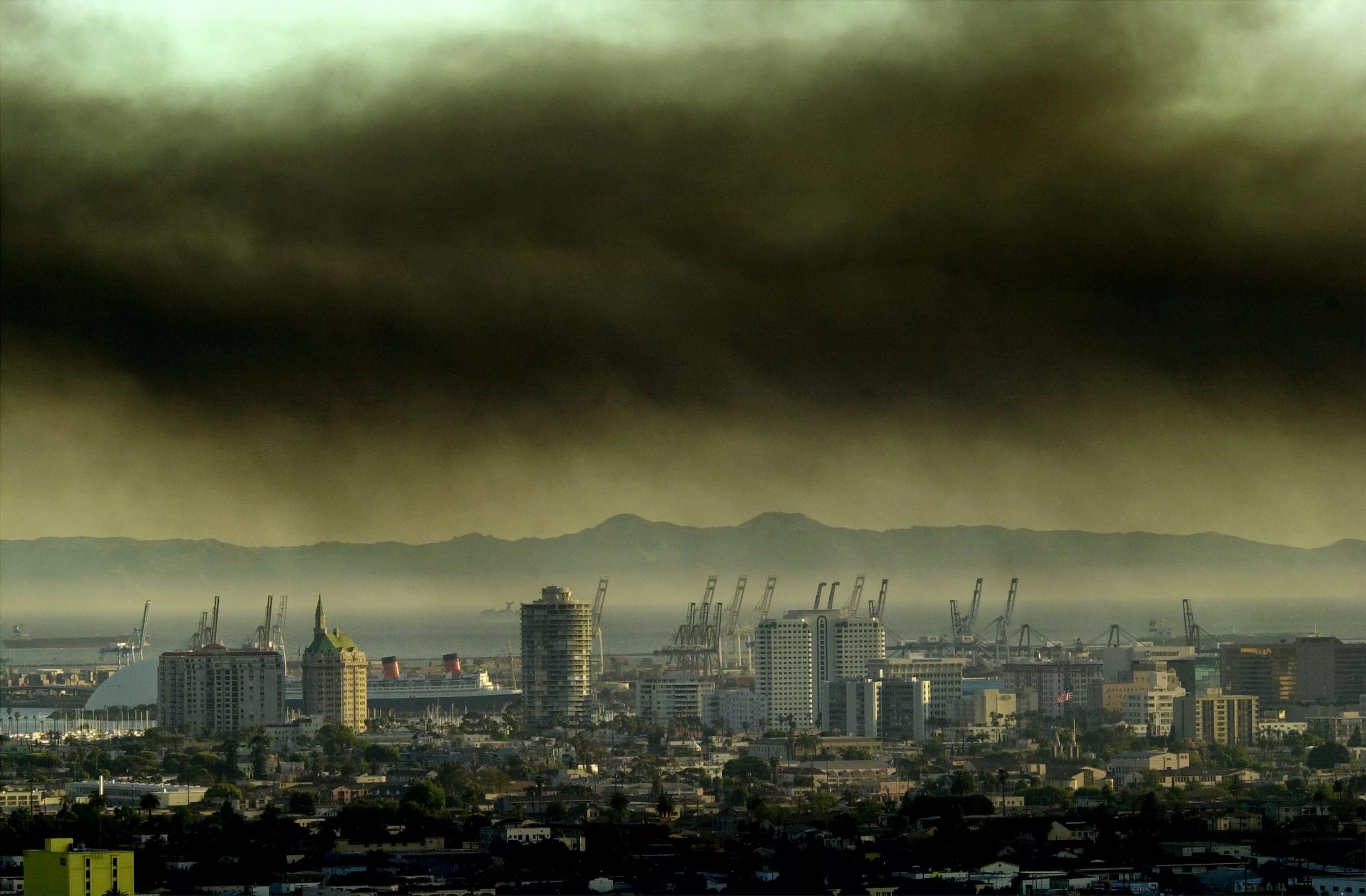 Фотохимический туман (смог). Смог над городом. Смог в городе. Загрязнение воздуха. Сити смок
