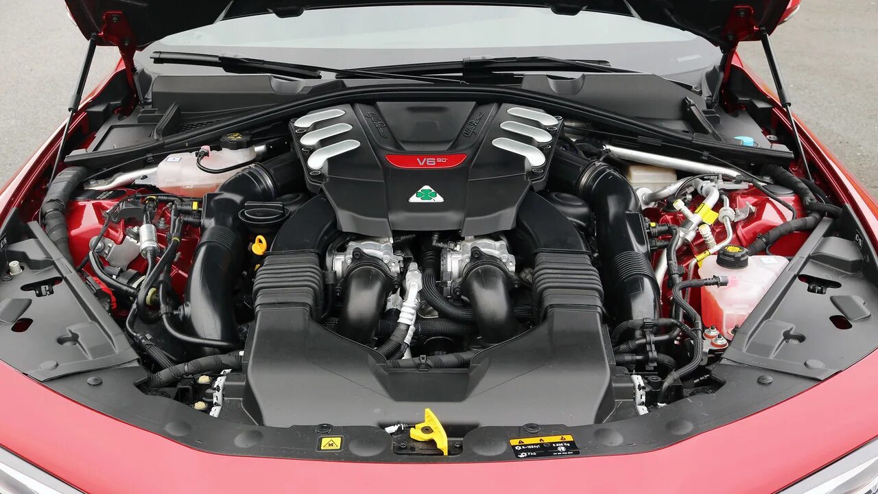 Alfa romeo giulia quadrifoglio двигатель. Alfa romeo giulia мотор 2,9. V9x двигатель. Alfa romeo giulia двигатели. 0 двигатель.