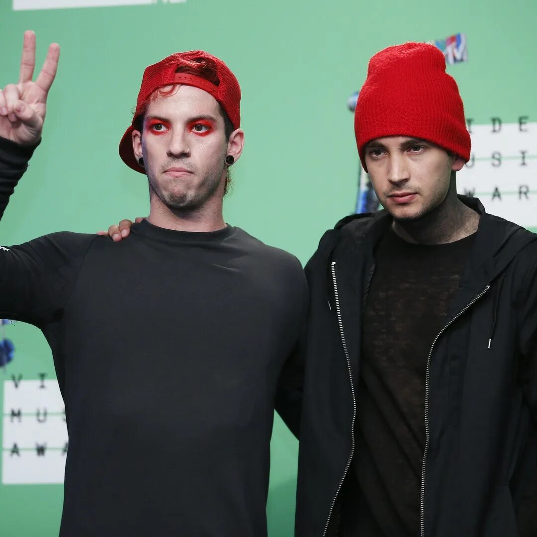 Twenty one pilots скотч. 21 Pilots. Группа Ван пайлотс.