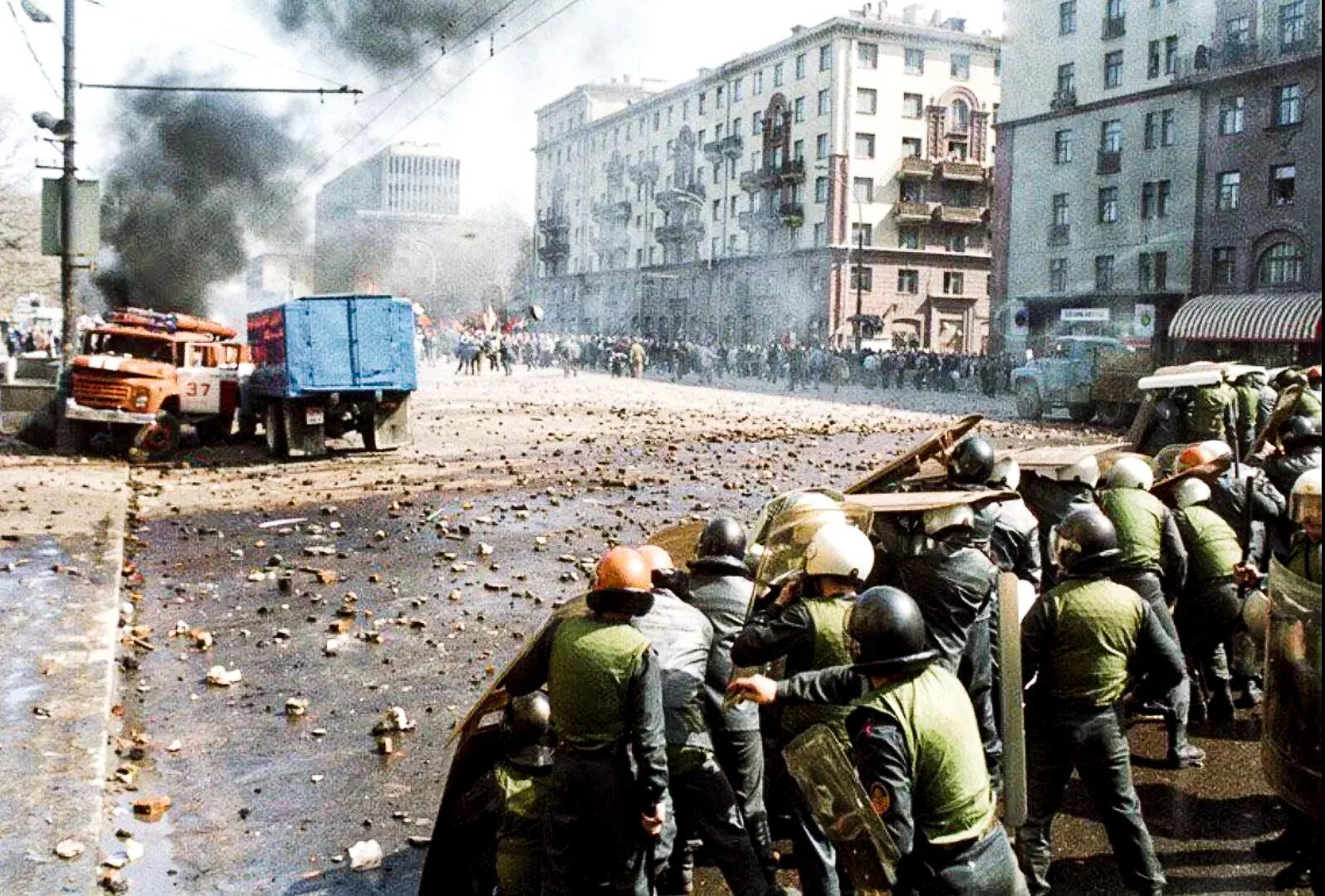 россия 1993. события в сентябре 1993 в москве. события сентября - октября 1993 года в москве фото. постсоветский народ. события в сентябре 1993 в москве.