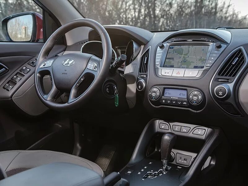Хендай ix35 салон. Хендай ix35 салон 2013. Hyundai ix35 салон. Хендай икс 35 салон. Hyundai ix35 салон.