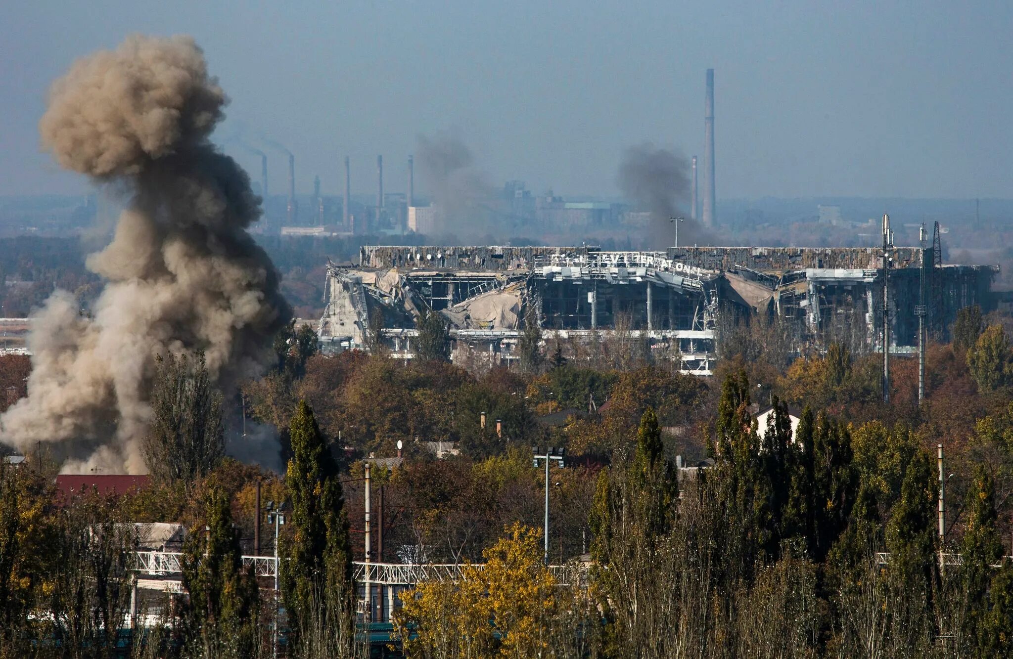 Украинцы донецка. Донбасс 2014 Донецк аэропорт. Донецк обстрел аэропорт 2014. Аэропорт Донецк 2022. Донбасс до войны 2014.