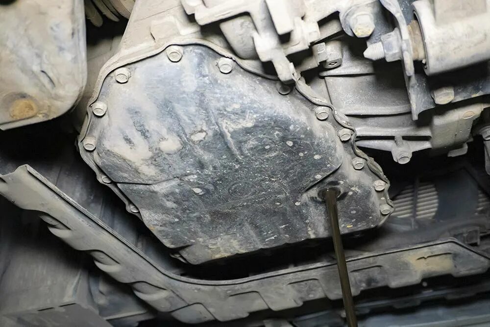 Щуп масло в мкпп в хёндай солярис 2012. Акпп хендай солярис 1. Замена масла в коробке солярис. 4 механика. 4.