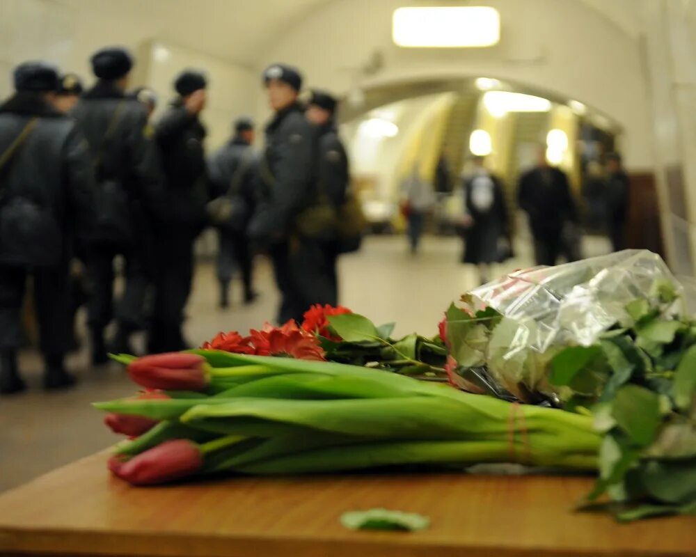 Теракт в метро парк культуры. Взрывы в Московском метрополитене (2010). Лубянка 2010 взрыв в Московском метро станция. Взрывы в Московском метрополитене 2010 года.