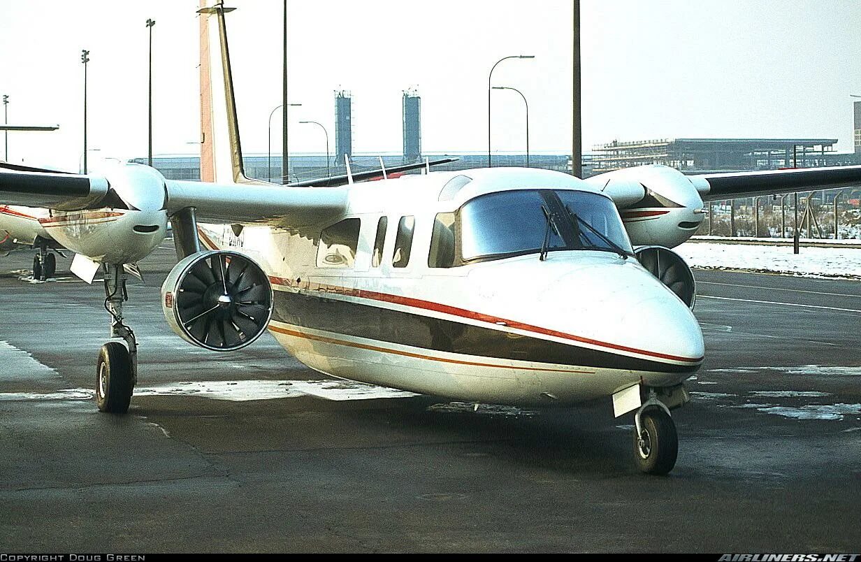 Turbo commander. Rockwell 690a. twin commander 690. роквел 690 самолет. aero commander turboprop.