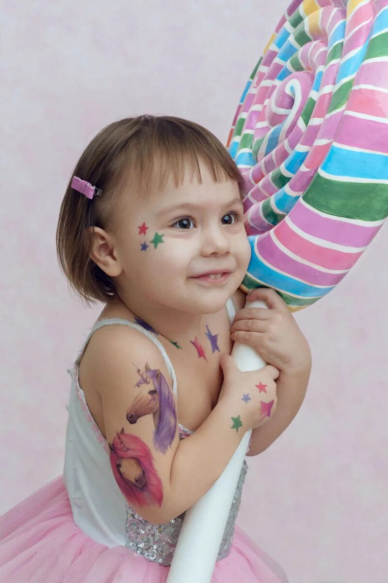 тату про детей для девушек. татуировки для детей 11 лет. татуированный малыш. классные тату для детей. детские таты.