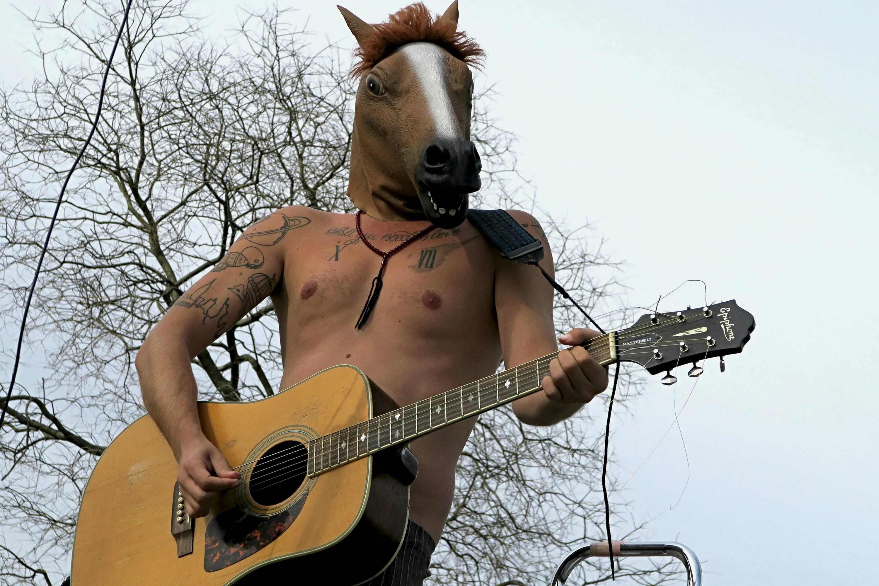 Конь поют иностранцы