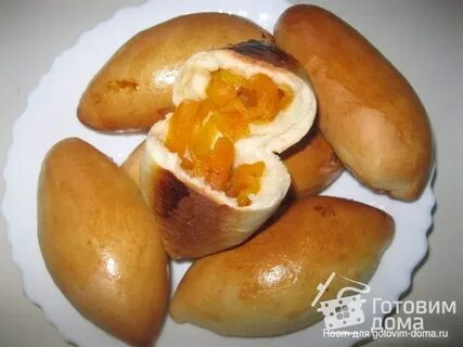 Дрожжевые пирожки в духовке с курагой