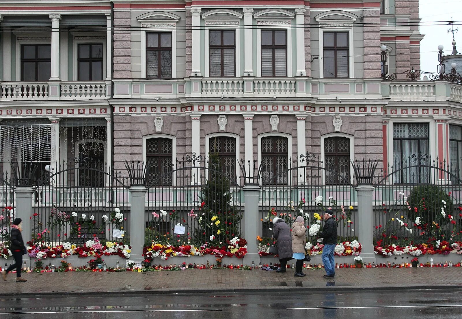 Рига посольство России Латвия. Посольство Латвии в Сербии. Посольство РФ В Латвии. Британское посольство в Риге.