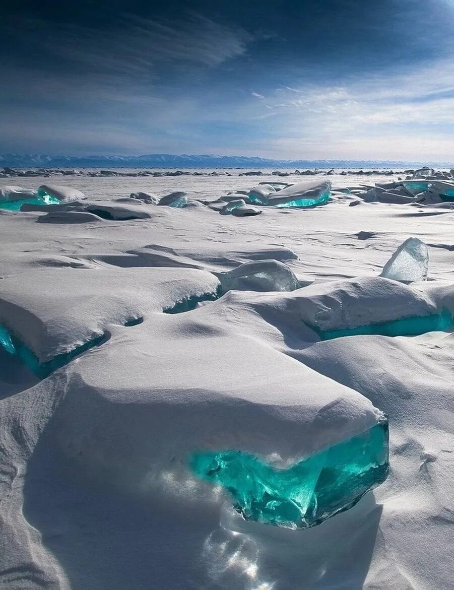 Ледяные глыбы в море. Льдина в торосах стоящая ребром 5. Лед байкала. Торосы на чудском озере. Айсберг b-15.