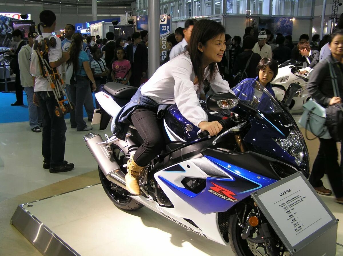 Купить мотоцикл из японии во владивостоке. Японские мотоциклы. Японские Мопеды. Мотоцикл японец. Японский мотик.
