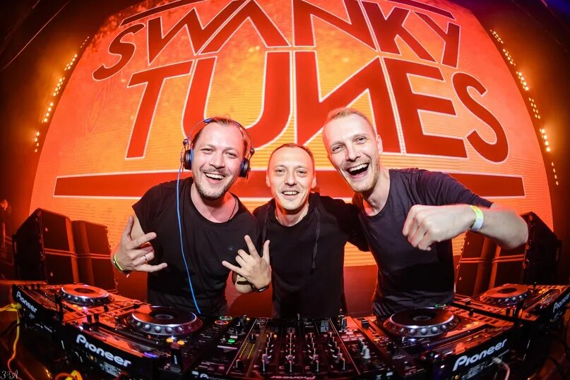 Swanky tunes remix. Swanky Tunes. DJ Swanky Tunes. Swanky Tunes фото. Сванки Тюнс Смоленск.